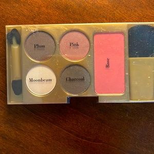Elizabeth Arden eyeshadow+blush